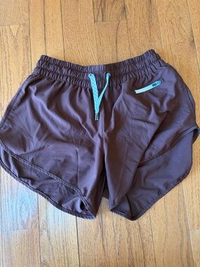 Vuori Clementine 2.0 shorts 4 in inseam